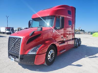 Volvo VNL64760 Sleeper Semi Truck - 70" Integral Sleeper, 455HP, 12 Speed Automatic