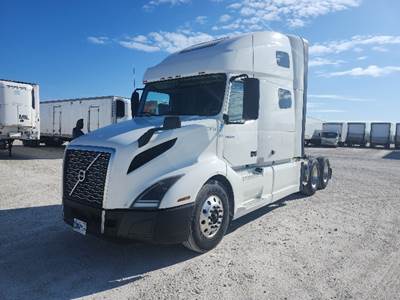 Volvo VNL64760 Sleeper Semi Truck - 70" Integral Sleeper, 455HP, 12 Speed Automatic
