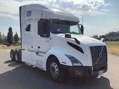 Volvo VNL64760 Sleeper Semi Truck - 70" Integral Sleeper, 405HP, 12 Speed Automatic