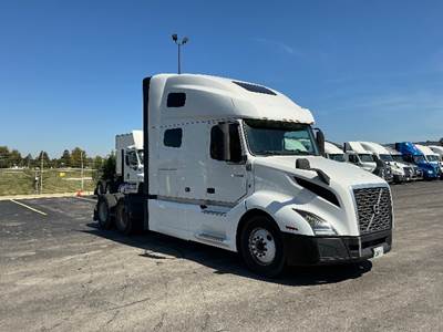 Volvo VNL64760 Sleeper Semi Truck - 70" Integral Sleeper, 455HP, 12 Speed Automatic