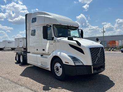 Volvo VNL64760 Sleeper Semi Truck - 70" Integral Sleeper, 455HP, 12 Speed Automatic