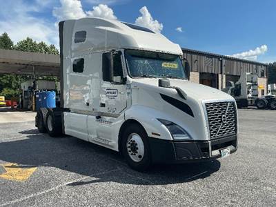 Volvo VNL64760 Sleeper Semi Truck - 70" Integral Sleeper, 455HP, 12 Speed Automatic