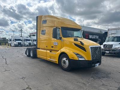 Volvo VNL64760 Sleeper Semi Truck - 70" Integral Sleeper, 455HP, 12 Speed Automatic