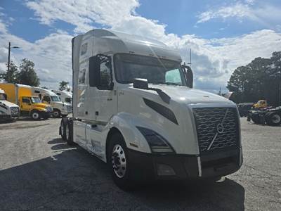 Volvo VNL64760 Sleeper Semi Truck - 70" Integral Sleeper, 405HP, 12 Speed Automatic