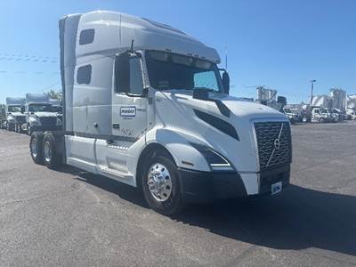 Volvo VNL64760 Sleeper Semi Truck - 70" Integral Sleeper, 455HP, 12 Speed Automatic