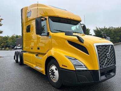 Volvo VNL64760 Sleeper Semi Truck - 70" Integral Sleeper, 455HP, 12 Speed Automatic