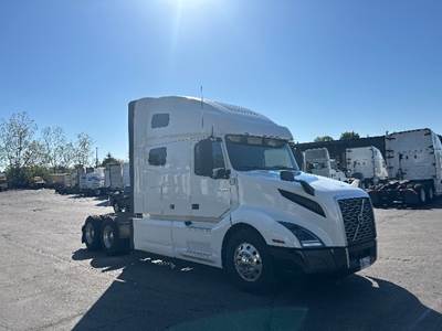 Volvo VNL64760 Sleeper Semi Truck - 70" Integral Sleeper, 455HP, 12 Speed Automatic