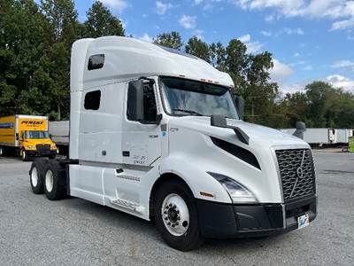 Volvo VNL64760 Sleeper Semi Truck - 70" Integral Sleeper, 455HP, 12 Speed Automatic
