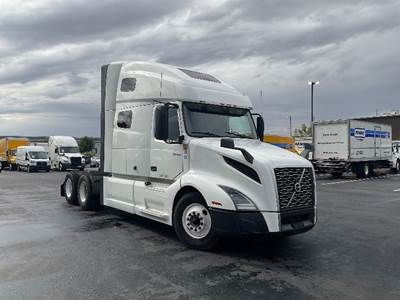 Volvo VNL64760 Sleeper Semi Truck - 70" Integral Sleeper, 455HP, 12 Speed Automatic