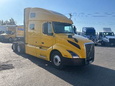 Volvo VNL64760 Sleeper Semi Truck - 70" Integral Sleeper, 455HP, 12 Speed Automatic