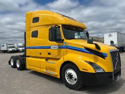 Volvo VNL64760 Sleeper Semi Truck - 70" Integral Sleeper, 455HP, 12 Speed Automatic