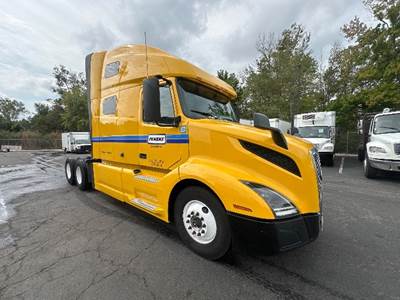 Volvo VNL64760 Sleeper Semi Truck - 70" Integral Sleeper, 455HP, 12 Speed Automatic