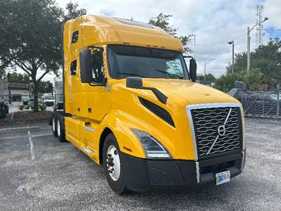 Volvo VNL64760 Sleeper Semi Truck - 70" Integral Sleeper, 455HP, 12 Speed Automatic