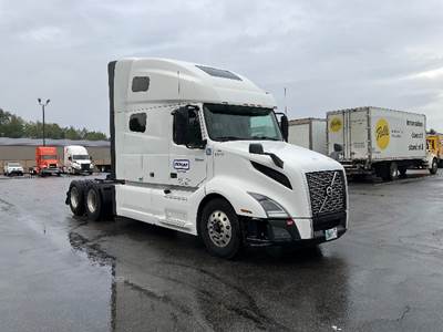 Volvo VNL64760 Sleeper Semi Truck - 70" Integral Sleeper, 455HP, 10 Speed Manual