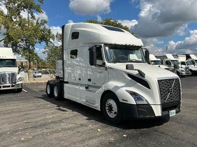 Volvo VNL64760 Sleeper Semi Truck - 70" Integral Sleeper, 455HP, 12 Speed Automatic