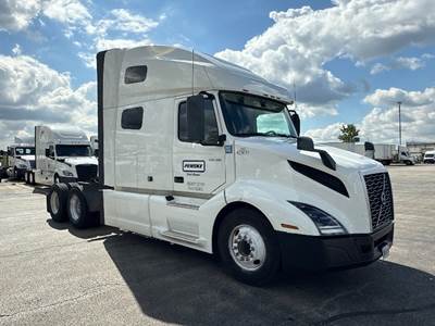 Volvo VNL64760 Sleeper Semi Truck - 70" Integral Sleeper, 455HP, 12 Speed Automatic