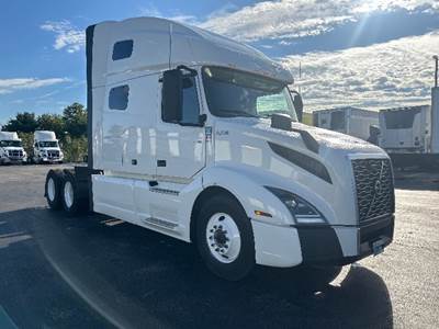 Volvo VNL64760 Sleeper Semi Truck - 70" Integral Sleeper, 455HP, 12 Speed Automatic