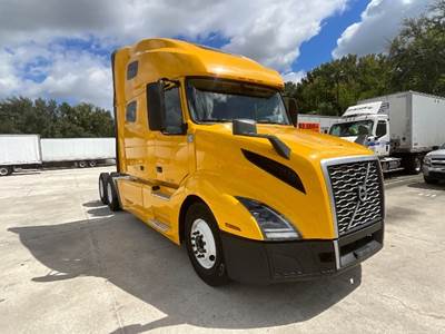 Volvo VNL64760 Sleeper Semi Truck - 70" Integral Sleeper, 455HP, 12 Speed Automatic