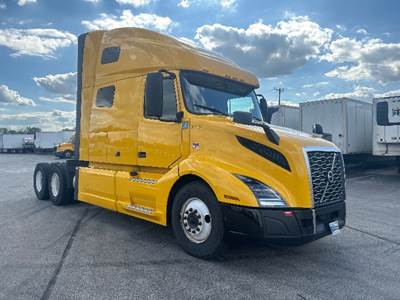 Volvo VNL64760 Sleeper Semi Truck - 70" Integral Sleeper, 455HP, 12 Speed Automatic