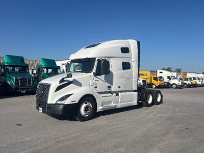 Volvo VNL64760 Sleeper Semi Truck - 70" Integral Sleeper, 455HP, 12 Speed Automatic