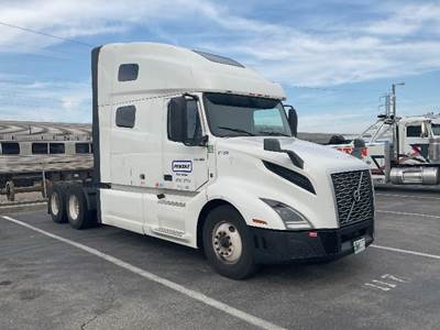 Volvo VNL64760 Sleeper Semi Truck - 70" Integral Sleeper, 455HP, 12 Speed Automatic