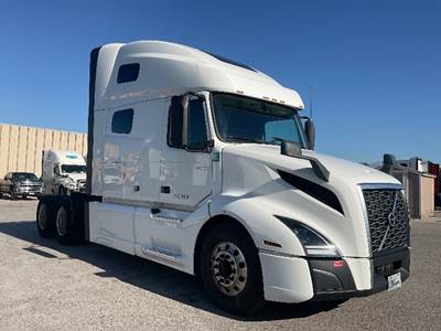 Volvo VNL64760 Sleeper Semi Truck - 70" Integral Sleeper, 455HP, 12 Speed Automatic