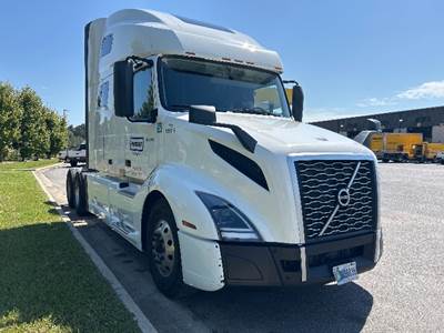 Volvo VNL64760 Sleeper Semi Truck - 70" Integral Sleeper, 455HP, 12 Speed Automatic