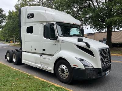 Volvo VNL64760 Sleeper Semi Truck - 70" Integral Sleeper, 455HP, 12 Speed Automatic