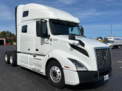 Volvo VNL64760 Sleeper Semi Truck - 70" Integral Sleeper, 455HP, 12 Speed Automatic