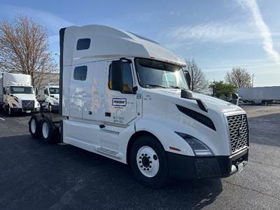 Volvo VNL64760 Sleeper Semi Truck - 70" Integral Sleeper, 455HP, 12 Speed Automatic