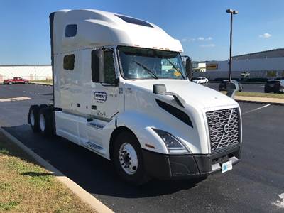 Volvo VNL64760 Sleeper Semi Truck - 70" Integral Sleeper, 455HP, 12 Speed Automatic