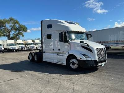 Volvo VNL64760 Sleeper Semi Truck - 70" Integral Sleeper, 455HP, 12 Speed Automatic