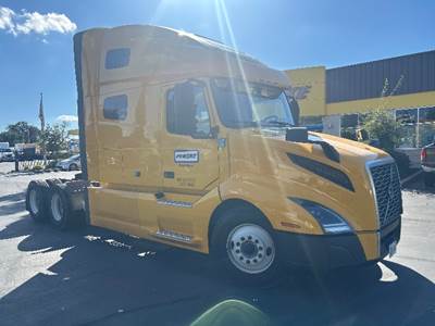 Volvo VNL64760 Sleeper Semi Truck - 70" Integral Sleeper, 455HP, 12 Speed Automatic