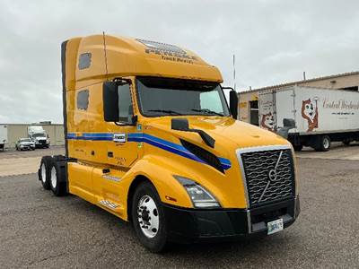 Volvo VNL64760 Sleeper Semi Truck - 70" Integral Sleeper, 455HP, 12 Speed Automatic