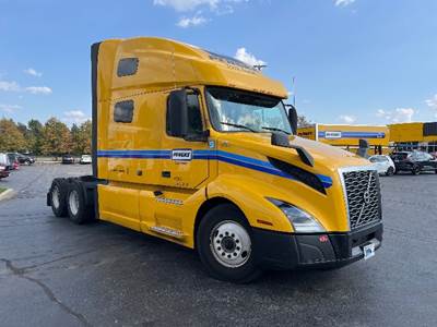 Volvo VNL64760 Sleeper Semi Truck - 70" Integral Sleeper, 455HP, 12 Speed Automatic