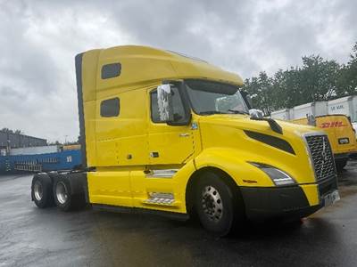 Volvo VNL64760 Sleeper Semi Truck - 70" Integral Sleeper, 455HP, 12 Speed Automatic