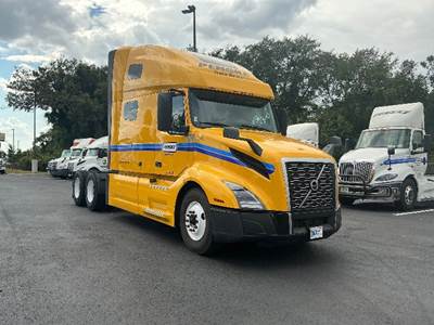 Volvo VNL64760 Sleeper Semi Truck - 70" Integral Sleeper, 455HP, 12 Speed Automatic