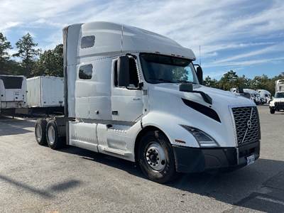 Volvo VNL64760 Sleeper Semi Truck - 70" Integral Sleeper, 455HP, 12 Speed Automatic