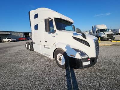 Volvo VNL64760 Sleeper Semi Truck - 70" Integral Sleeper, 455HP, 12 Speed Automatic