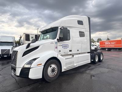 Volvo VNL64760 Sleeper Semi Truck - 70" Integral Sleeper, 455HP, 12 Speed Automatic