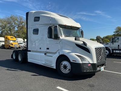 Volvo VNL64760 Sleeper Semi Truck - 70" Integral Sleeper, 455HP, 12 Speed Automatic