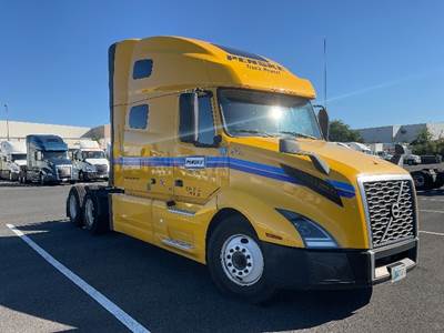 Volvo VNL64760 Sleeper Semi Truck - 70" Integral Sleeper, 455HP, 12 Speed Automatic