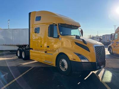 Volvo VNL64760 Sleeper Semi Truck - 70" Integral Sleeper, 455HP, 12 Speed Automatic