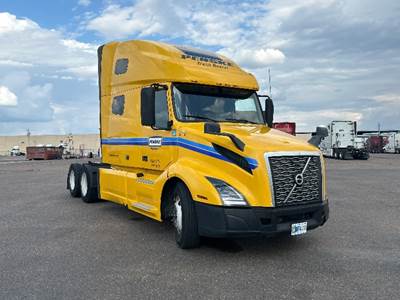 Volvo VNL64760 Sleeper Semi Truck - 70" Integral Sleeper, 455HP, 12 Speed Automatic