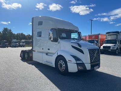 Volvo VNL64760 Sleeper Semi Truck - 70" Integral Sleeper, 455HP, 12 Speed Automatic
