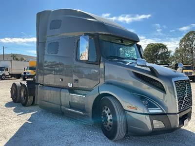 Volvo VNL64760 Sleeper Semi Truck - 70" Integral Sleeper, 455HP, 12 Speed Automatic