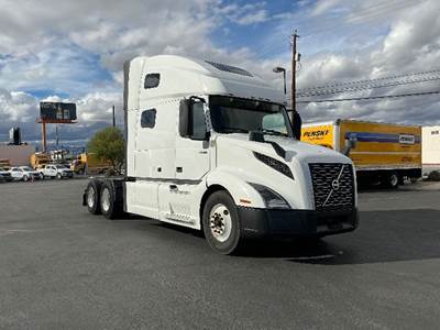 Volvo VNL64760 Sleeper Semi Truck - 70" Integral Sleeper, 455HP, 12 Speed Automatic