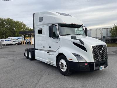 Volvo VNL64760 Sleeper Semi Truck - 70" Integral Sleeper, 455HP, 12 Speed Automatic