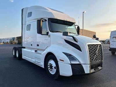 Volvo VNL64760 Sleeper Semi Truck - 70" Integral Sleeper, 455HP, 12 Speed Automatic
