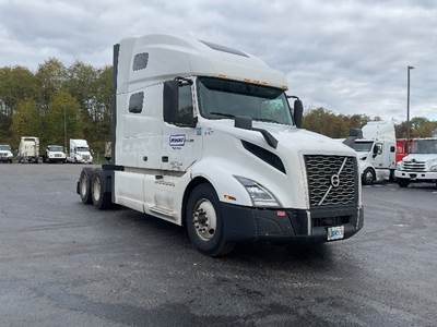 Volvo VNL64760 Sleeper Semi Truck - 70" Integral Sleeper, 455HP, 12 Speed Automatic